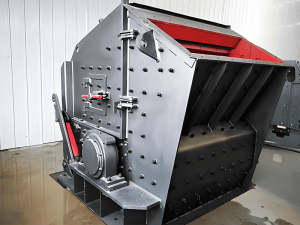 反擊式破碎機(jī)完美破碎膨潤土礦山