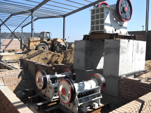 顎式破碎機是破碎生產線的沖關設備